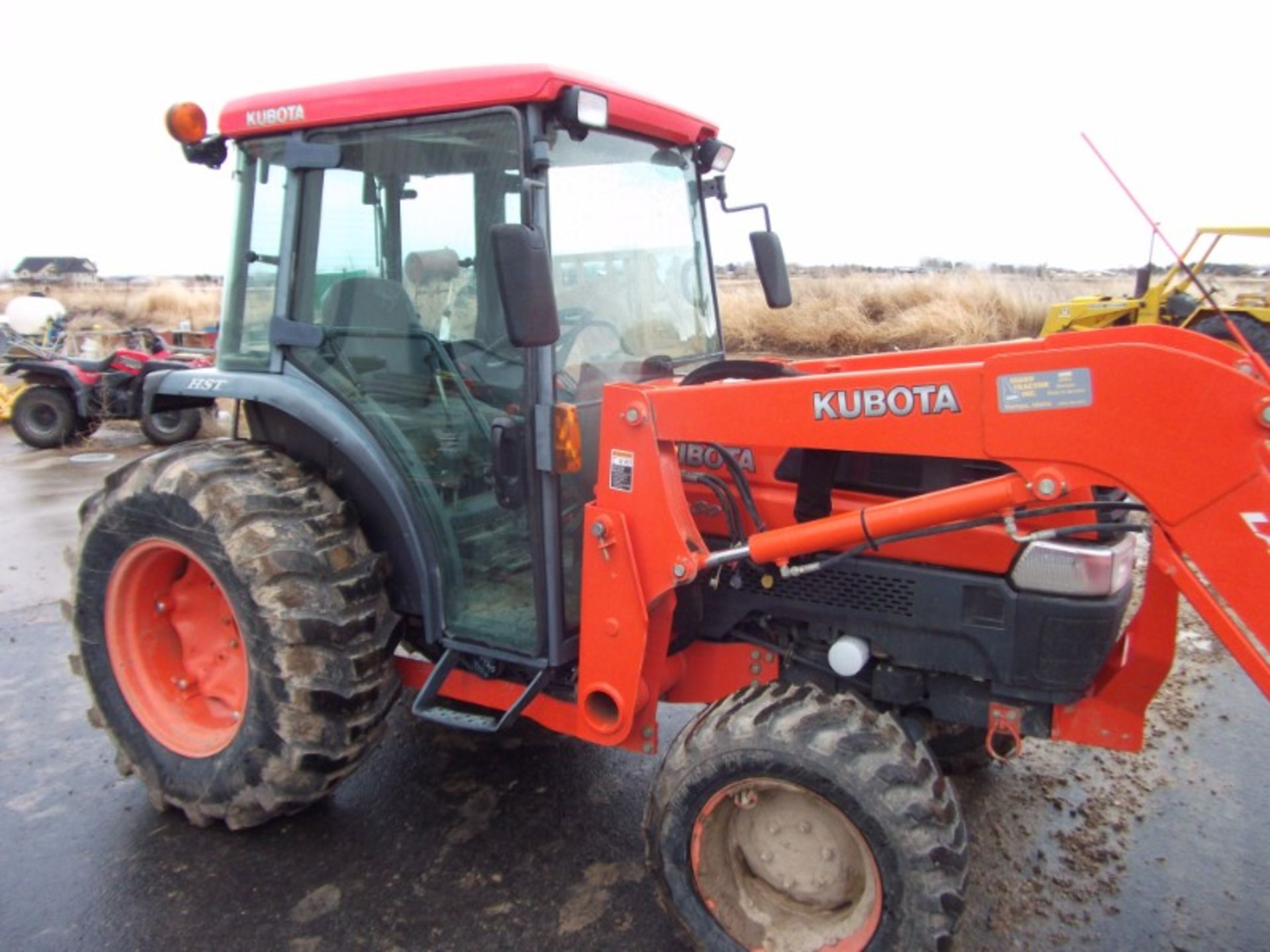 Kubota L-5030 MFWD 8spd trans, 1 hyd remote, deluxe cab, 17.5X24 rubber w/ Kubota LA 853 front - Image 2 of 8