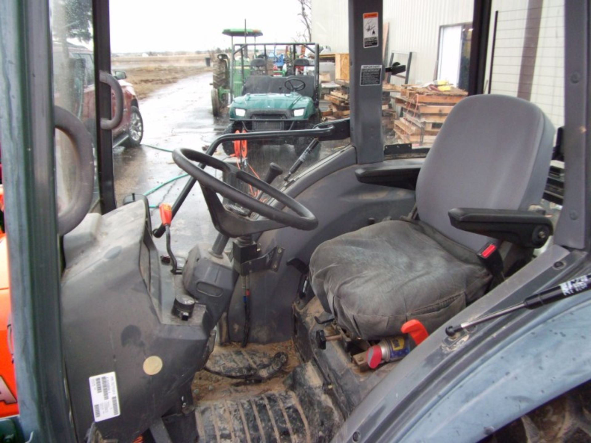 Kubota L-5030 MFWD 8spd trans, 1 hyd remote, deluxe cab, 17.5X24 rubber w/ Kubota LA 853 front - Image 8 of 8