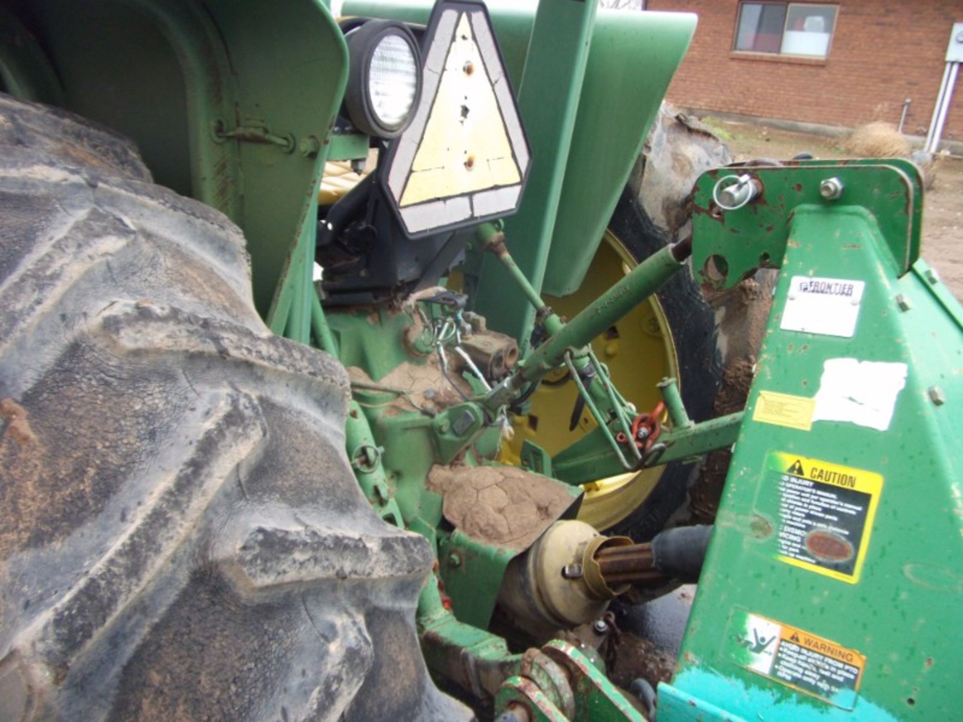 JD 2640 standard trans, 1 hyd remote, roll guard canopy, front weights, 15.5 X 38 rubber, 2279hrs - Image 3 of 6