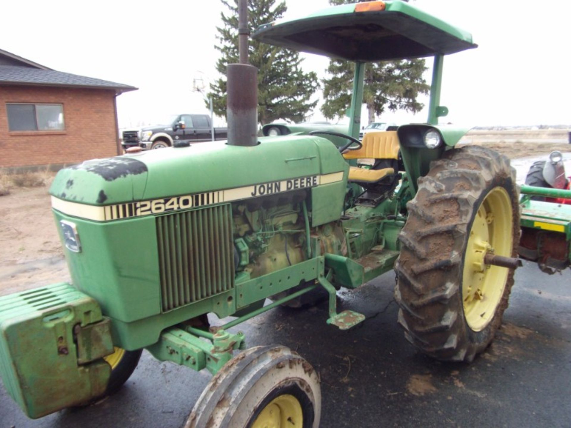 JD 2640 standard trans, 1 hyd remote, roll guard canopy, front weights, 15.5 X 38 rubber, 2279hrs - Image 2 of 6