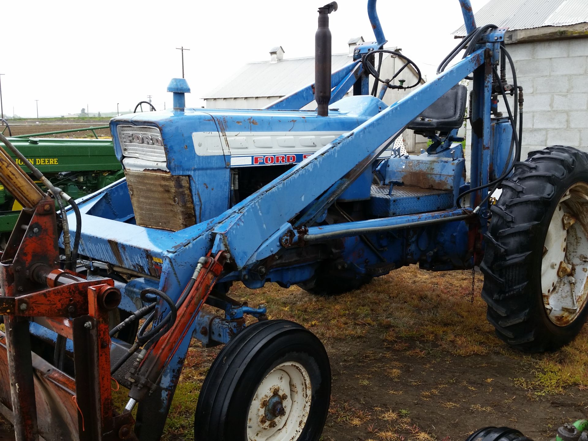 Ford 5000 diesel selecto trans 2 hyd remotes w/Farmhand F-11 front loader