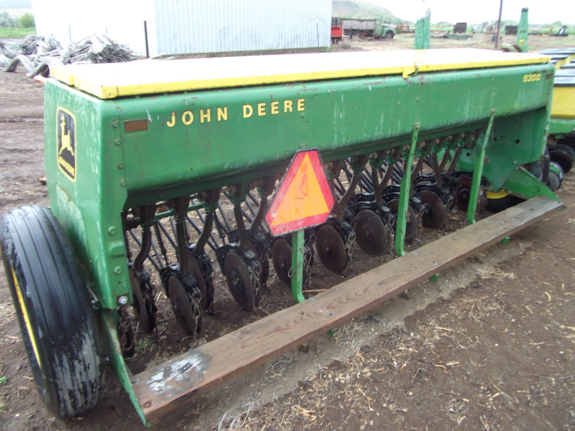 JD 10' 8300 double disc grain drill - Image 2 of 2