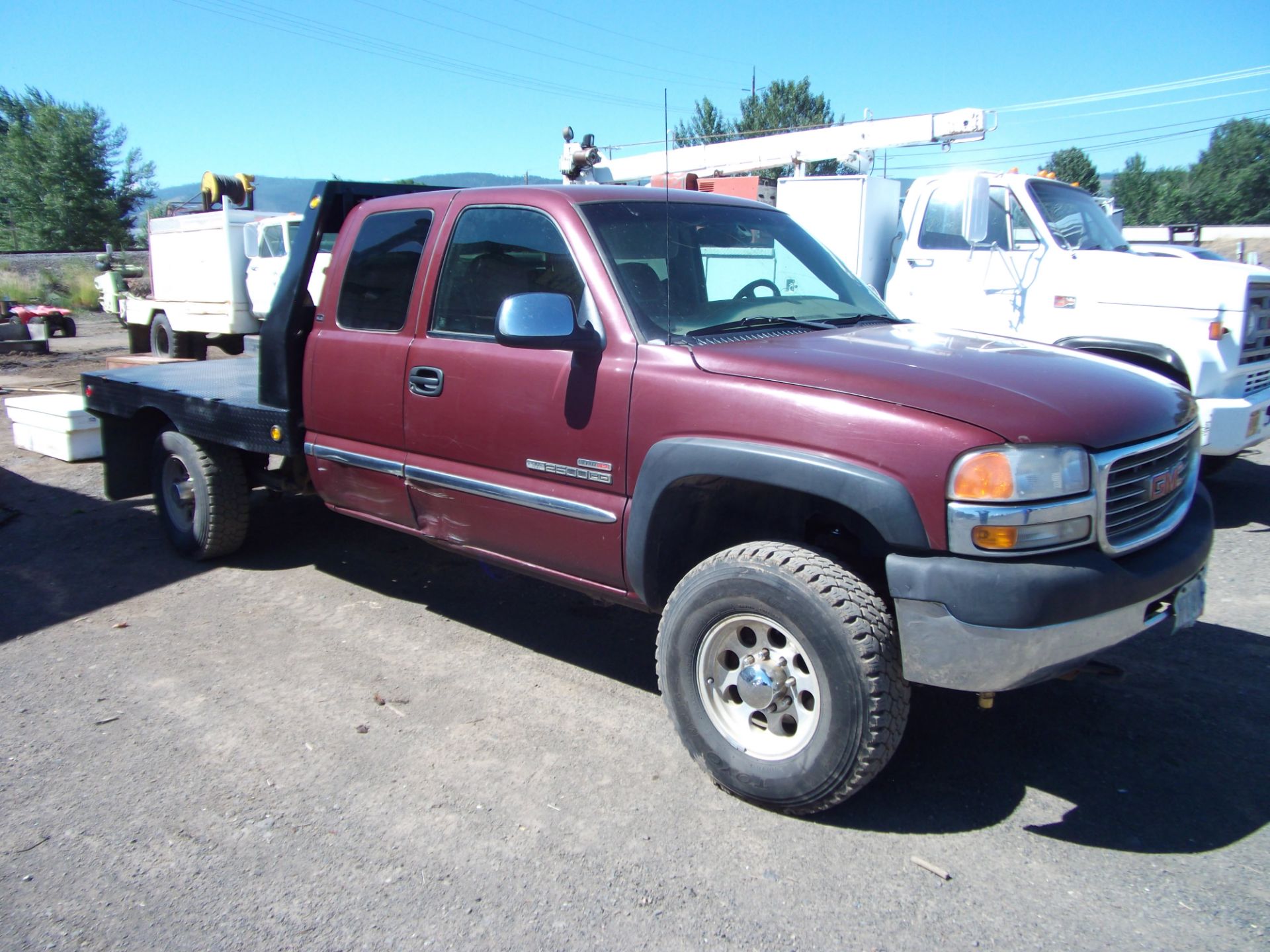 2001 GMC extended cab pickup 4x4 Duramax engine 5spd trans flatbed