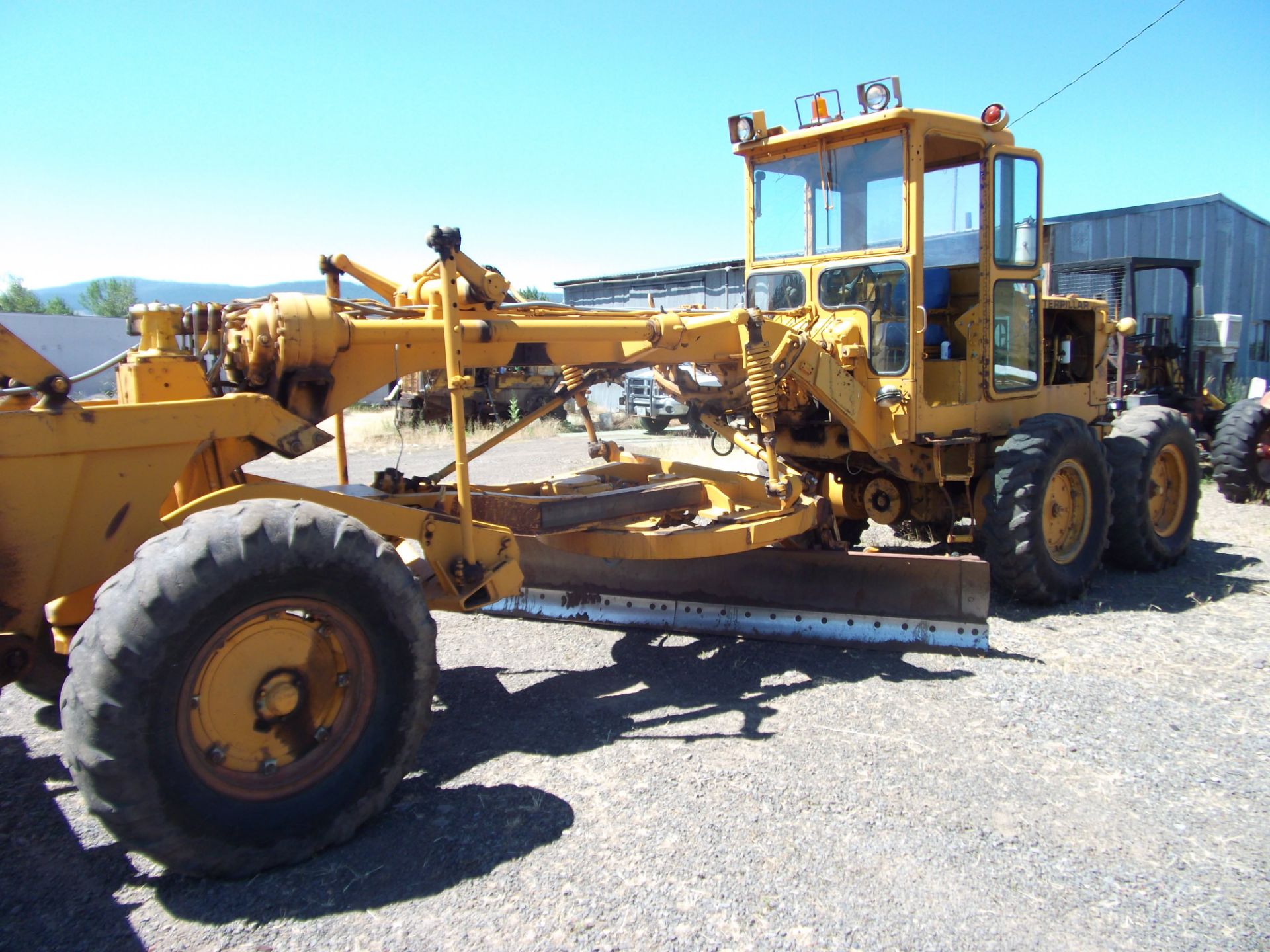 Caterpillar 12 F road grader 12'