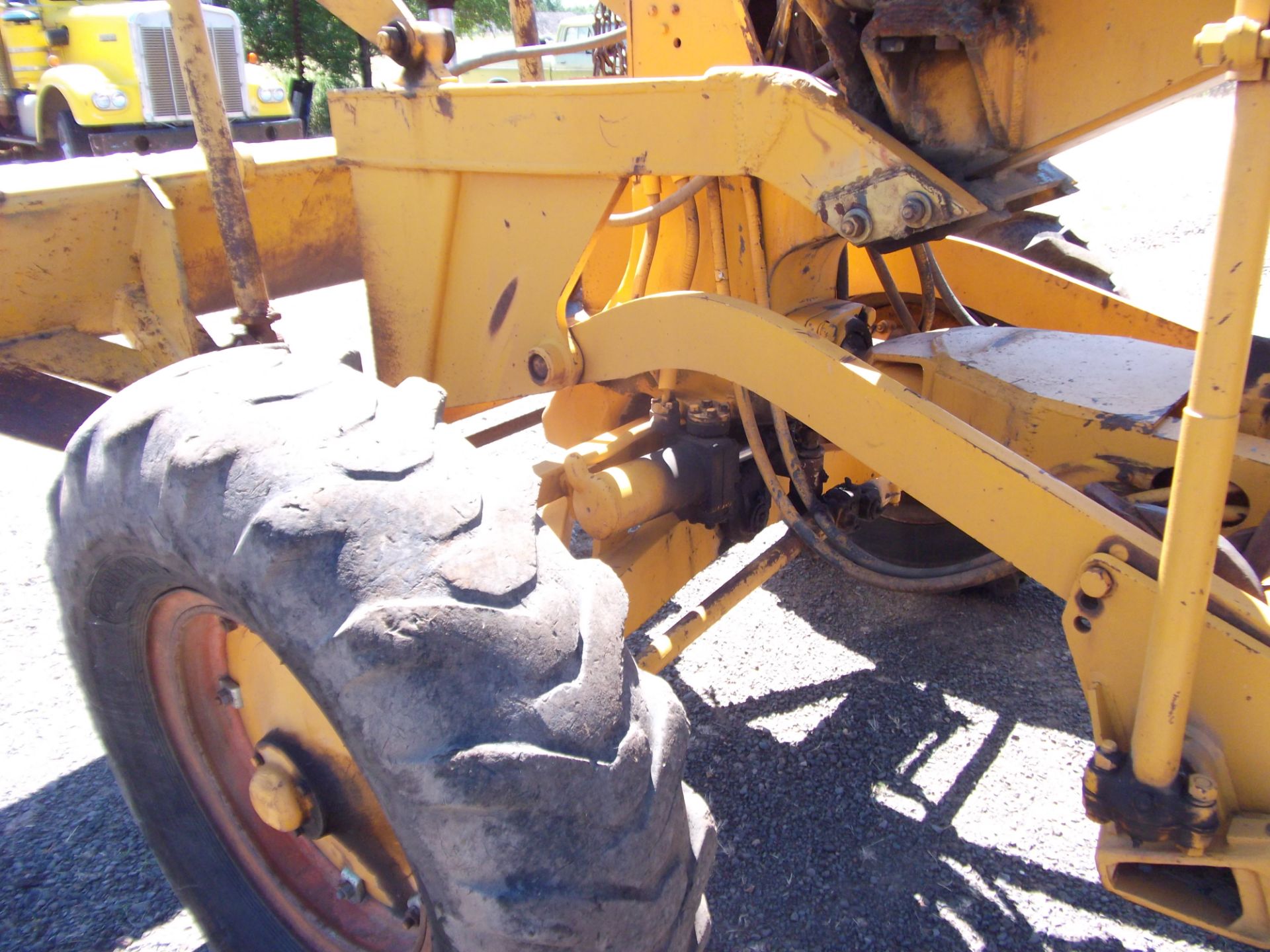 Caterpillar 12 F road grader 12' - Image 6 of 8