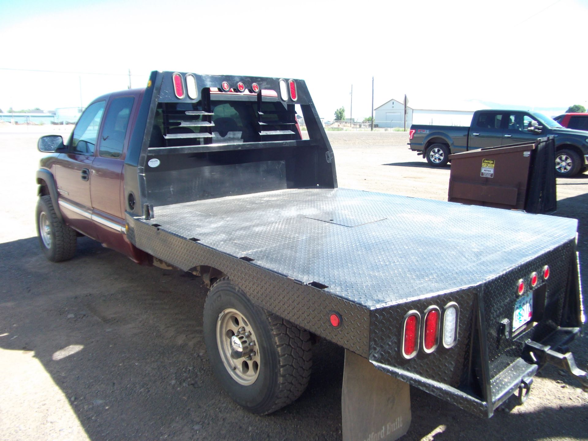 2001 GMC extended cab pickup 4x4 Duramax engine 5spd trans flatbed - Image 2 of 3