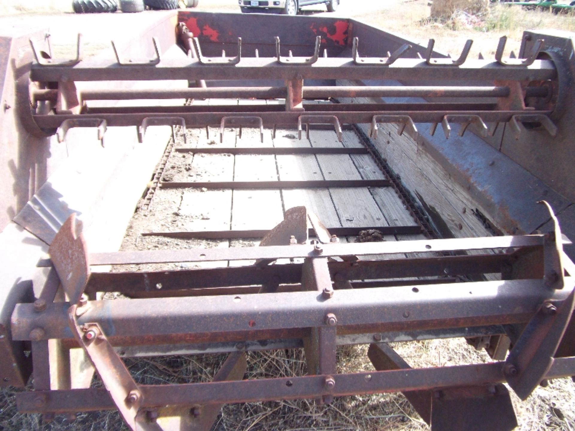 MF tandem axle PTO manure spreader - Image 3 of 3