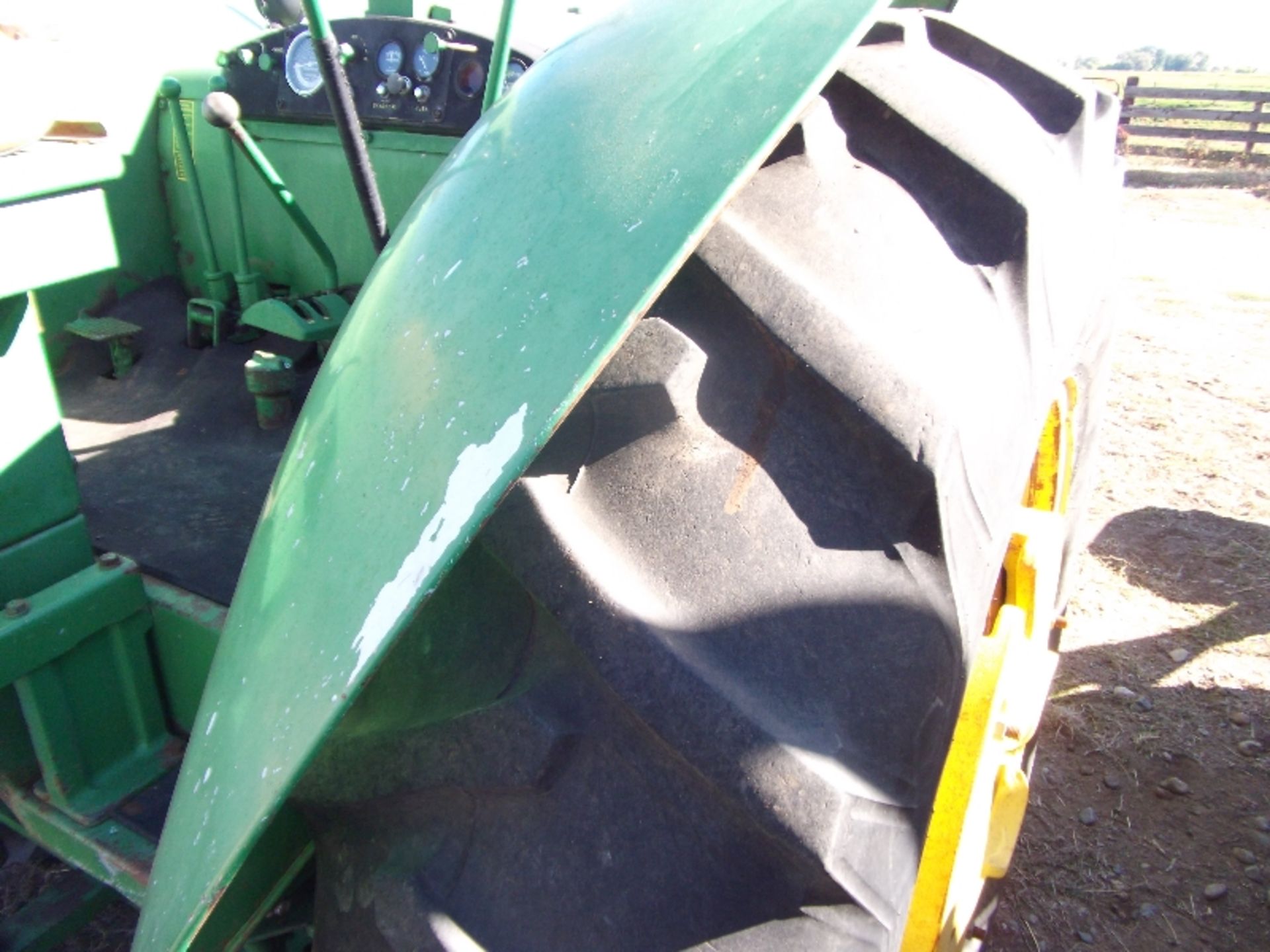JD 820 diesel power steering 2 hyd remotes wide front pony start ser# 820491A 5299 hrs - Image 5 of 11