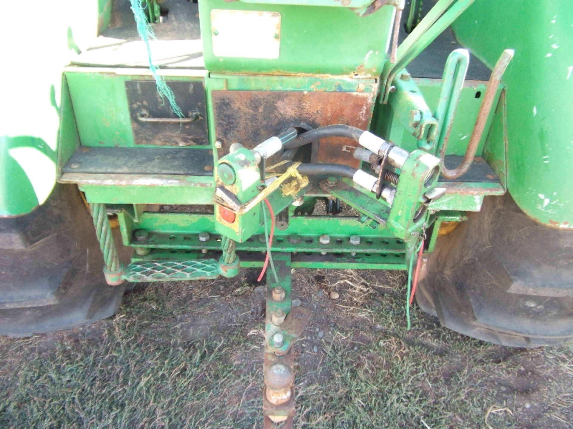 JD 820 diesel power steering 2 hyd remotes wide front pony start ser# 820491A 5299 hrs - Image 3 of 11