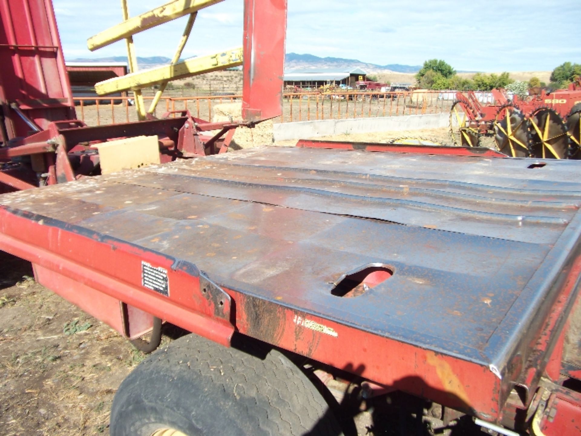 NH 1075 small bale block stack wagon Perkins diesel 2 spd trans - Image 4 of 12