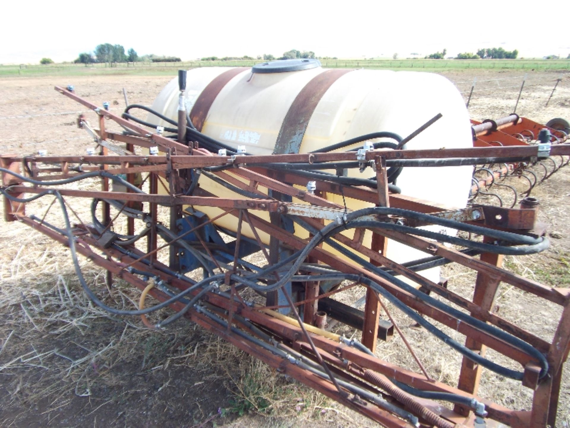 Broyhill 300 gallon ploy sprayer w/ booms