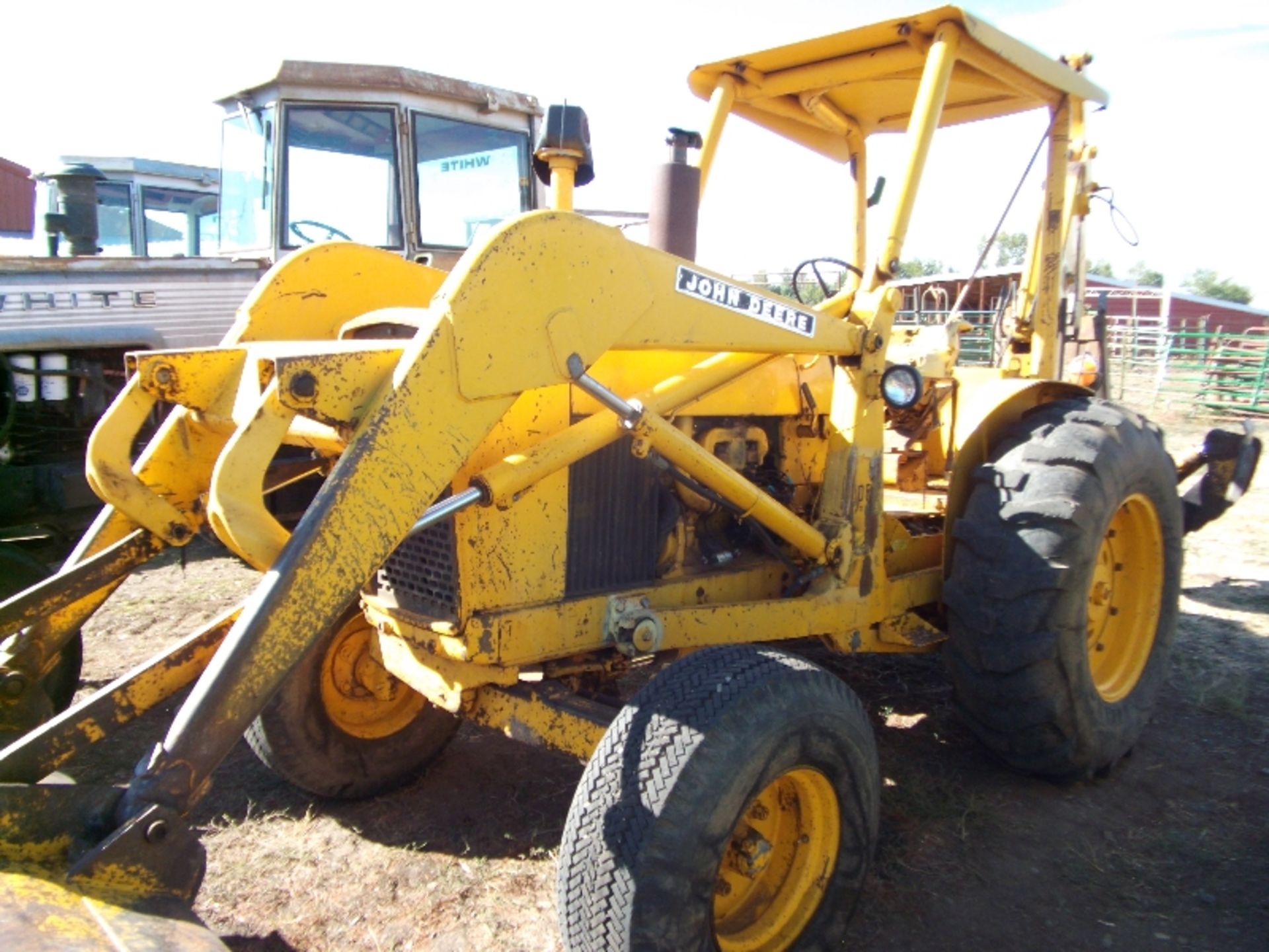 JD 500A backhoe gas engine