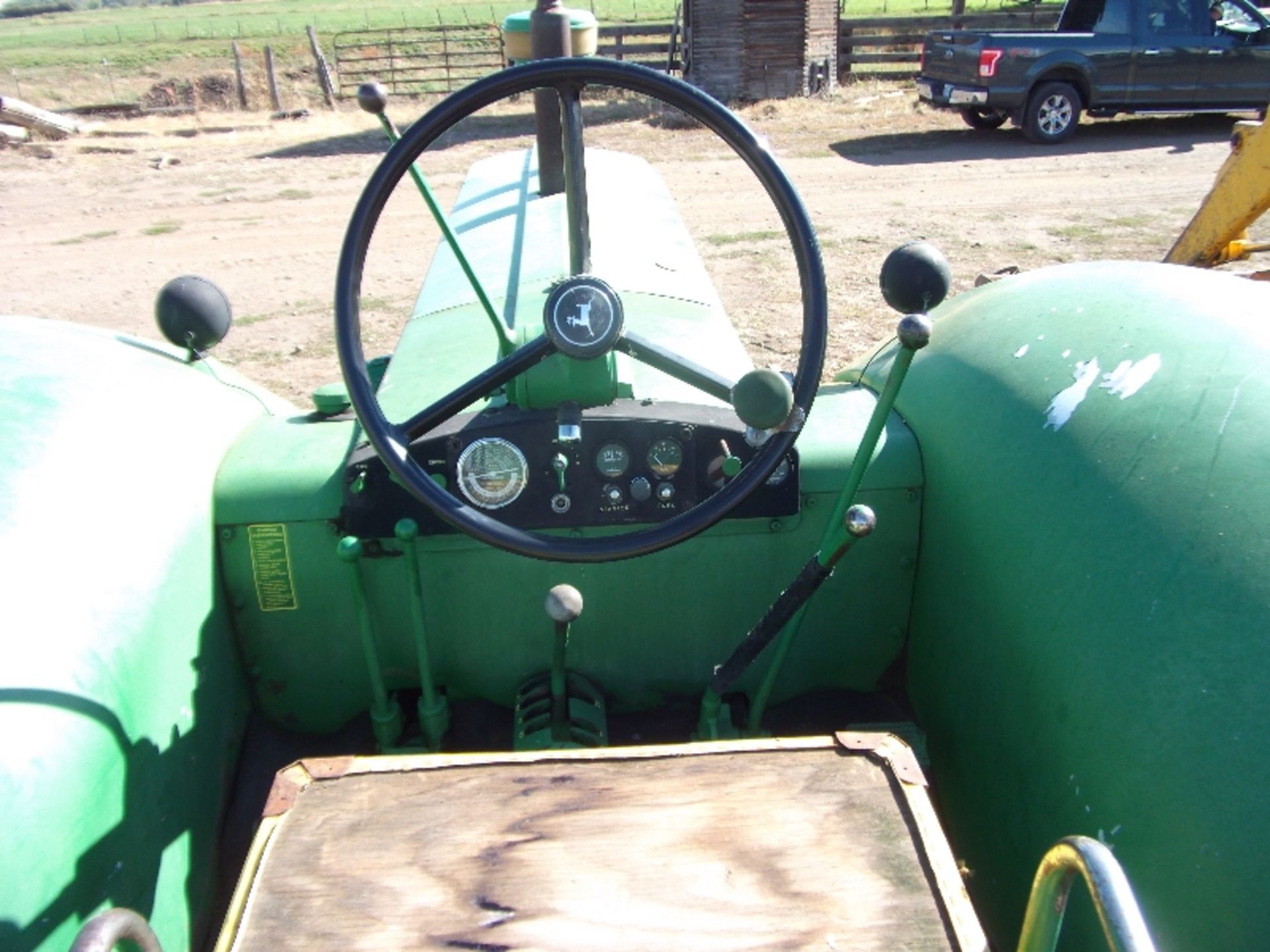 JD 820 diesel power steering 2 hyd remotes wide front pony start ser# 820491A 5299 hrs - Image 4 of 11