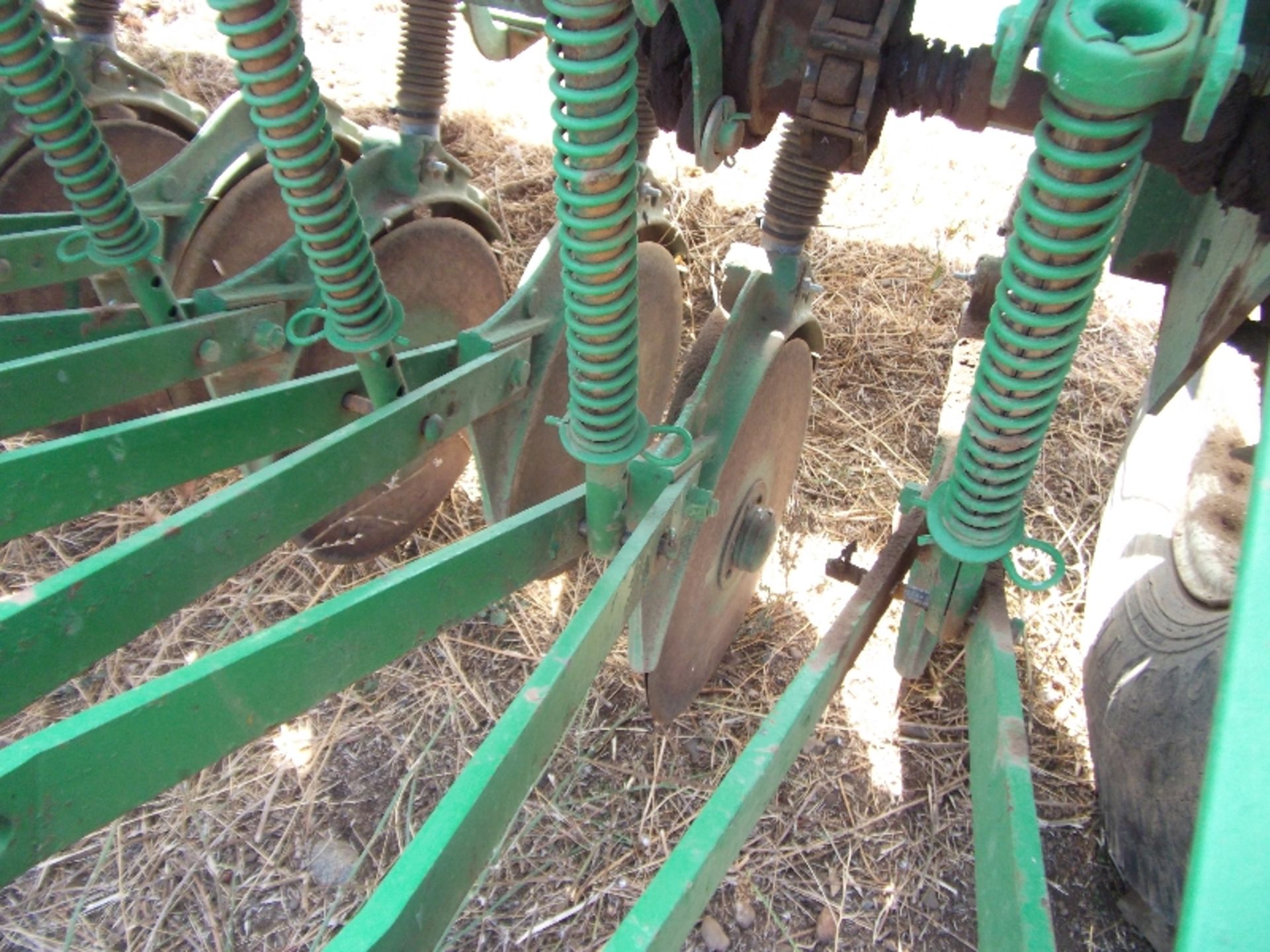 Oliver 76 10’ double disc grain drill w/ seeder - Image 3 of 3