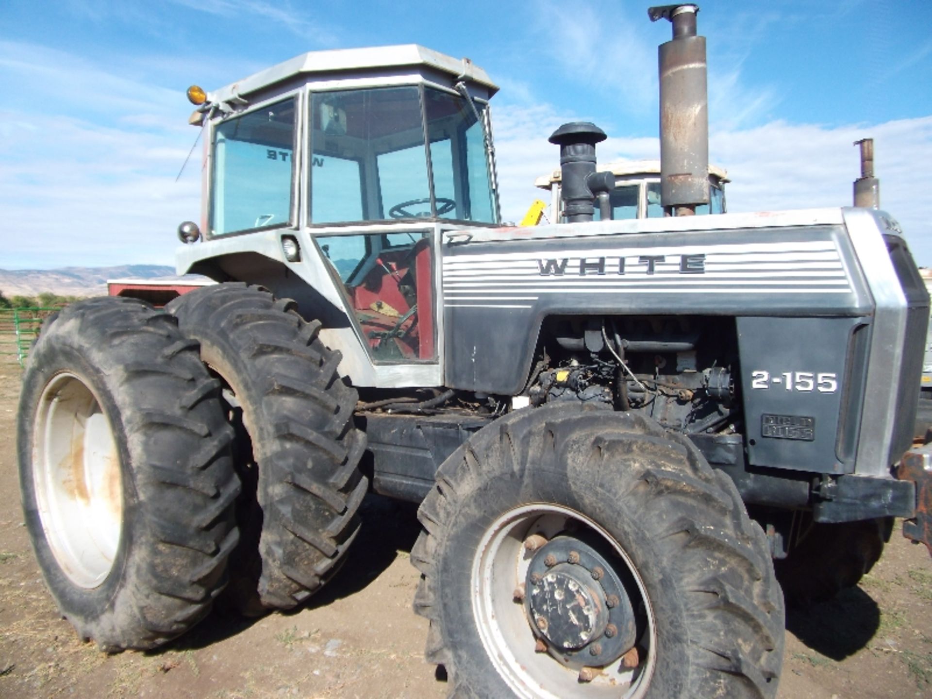 White 2-155 Field Boss MFWD PS trans 2 hyd remotes 18.4X38 dual rubber w/ wghts 7180 hrs - Image 2 of 11