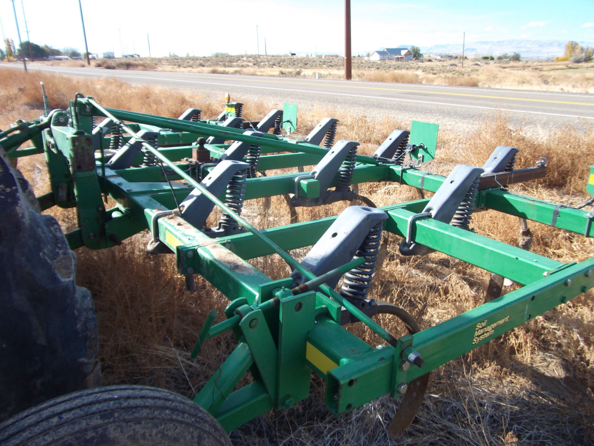 JD 610 16 shank 16’ 3pt chisel plow w/ gauge wheels and marker lights