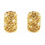 Magerit, pendientes criollas en oro y diamantes Oro y diamantes talla brillante, 0,30 cts. 1,8 cm.
