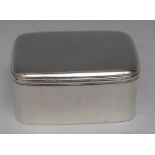 A late 18th century Chinese silver rounded table snuff box and cover, the cover with crest, 8.