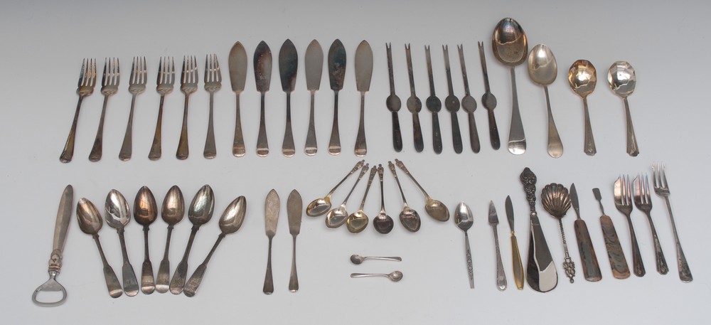 A set of six George IV Scottish silver Oar pattern teaspoons, William Hannay,