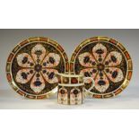 A pair of Royal Crown Derby 1128 pattern dished plates;