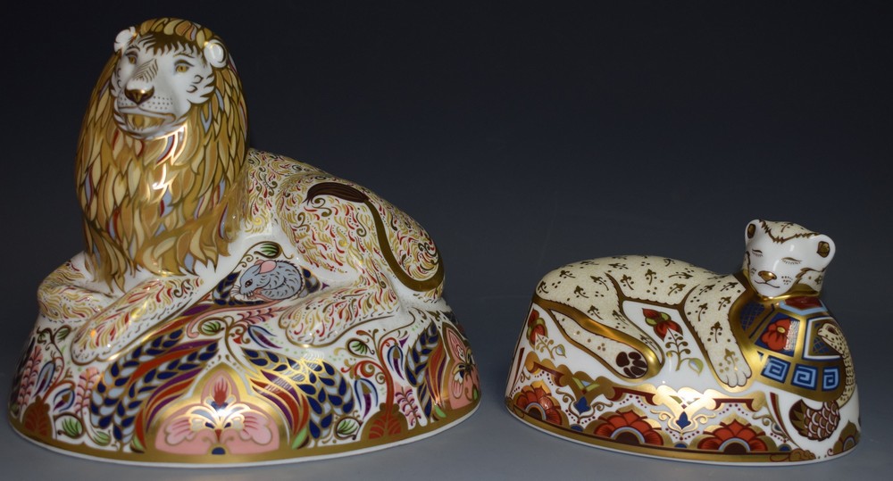 A Royal Crown Derby paperweight, Lion Cub, commissioned by Sinclairs, 110/1500, gold stopper,