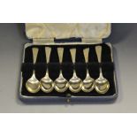 A set of six silver teaspoons Sheffield 1937 53.