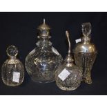 An Edwardian silver mounted and clear glass scent flask and stopper,