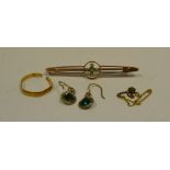 A 9ct gold bar brooch, set with green stone and seed pearls; a 22ct gold wedding ring, 1.