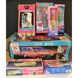 Pedigree Sindy Toys - including Horse box, Range Rover 44769; Wardrobe 44502,