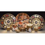 A Lynton circular lidded box, Imari palette,10cm diameter; a Lynton posy pot, raised on three feet,