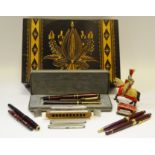 Boxes & Objects - a parker Sonnet red marbelised fountain pen,