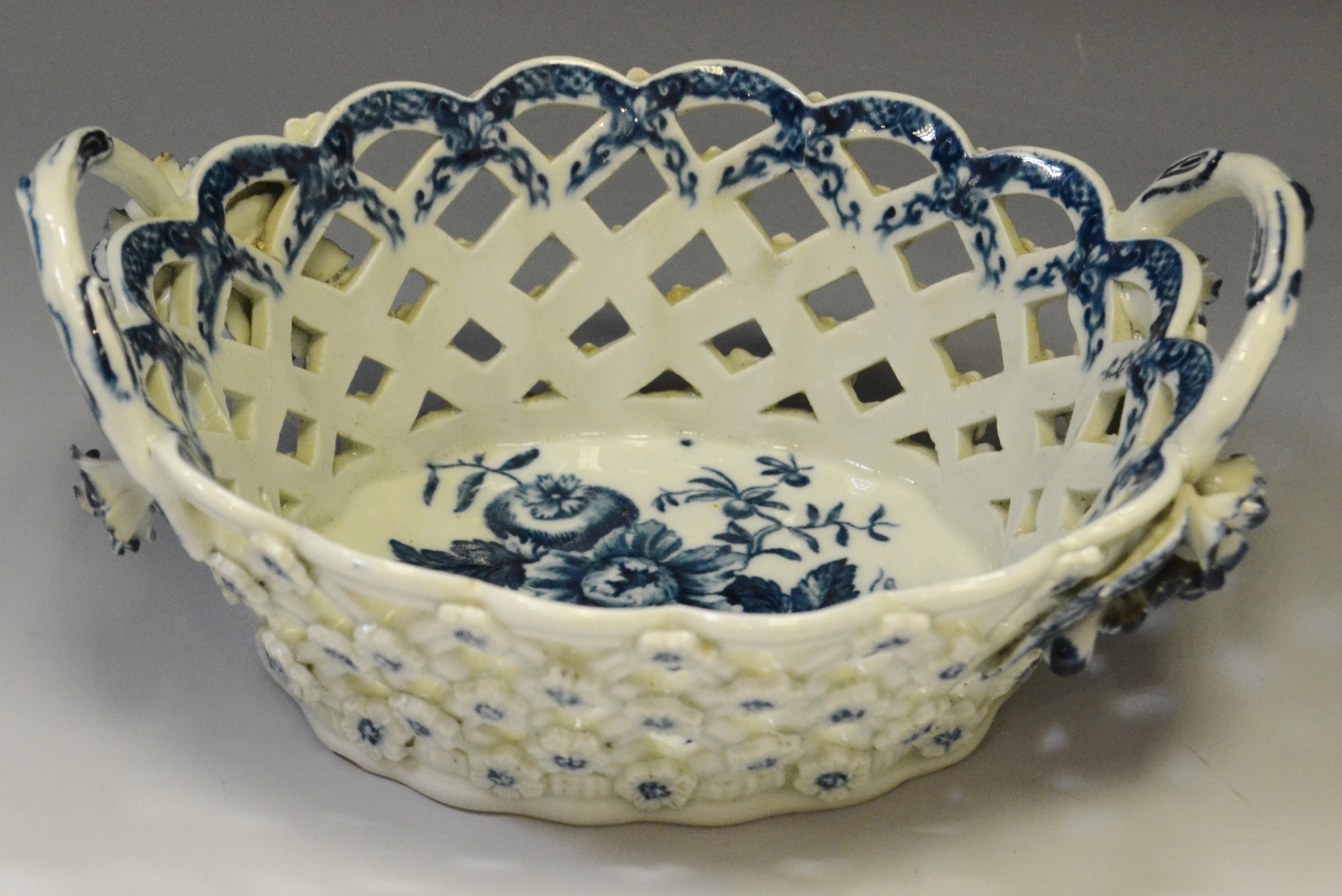 A Worcester blue and white Pine-Cone pattern shaped oval basket,