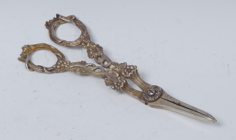 A pair of George IV silver-gilt grape shears, fruiting vine handles, 18.