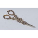 A pair of George IV silver-gilt grape shears, fruiting vine handles, 18.