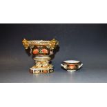 An early 19th century Derby pedestal Imari palette pot pourri vase,