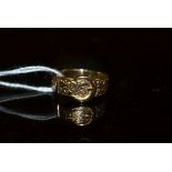 A 9ct gold buckle ring, 2.
