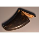 A 19th century Scottish cattle horn snuff mull, hinged cover, 'pinch' aperture to base, 9.