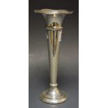 A silver frill top rose vase,