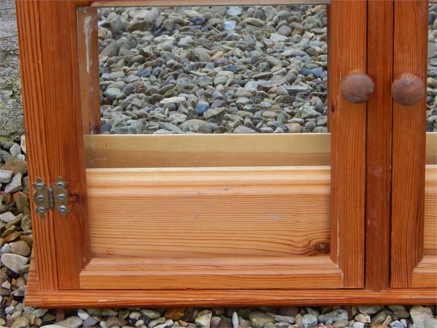 Pine hanging Shelves and a small pine wall hanging cupboard - Image 5 of 5