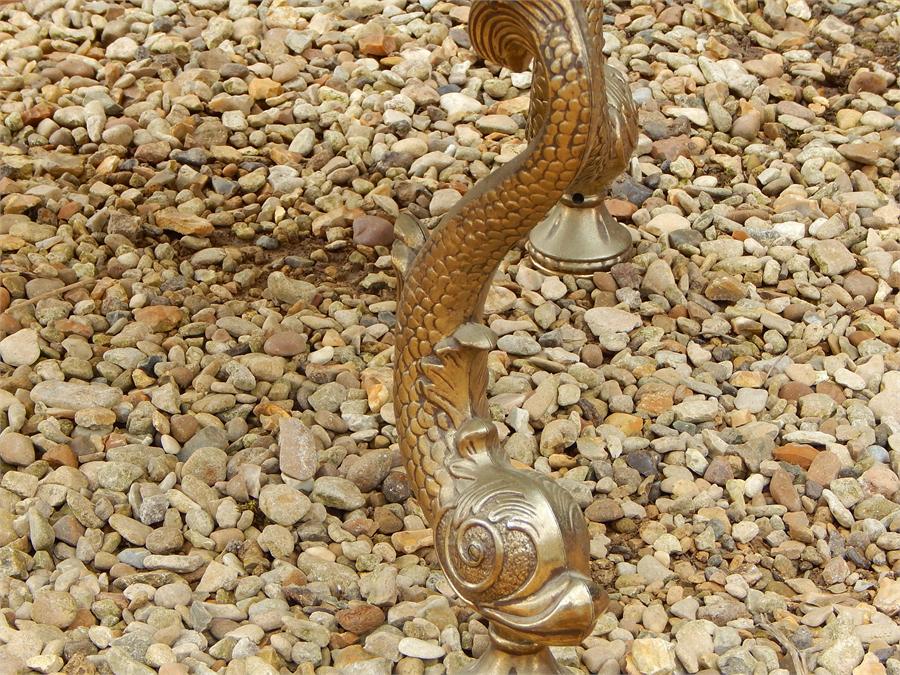 Onyx and brass coffee table on brass stylised fish supports. ~ - Image 3 of 3