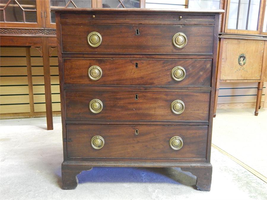 Small Mahogany Bachelors Chest with Carrying Handles. Chest of drawers with replaced cast handles in - Image 7 of 18