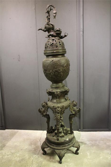 A Large floor standing Bronze Chinese / oriental temple Censer / Incense burner and cover. dragon, - Image 45 of 78