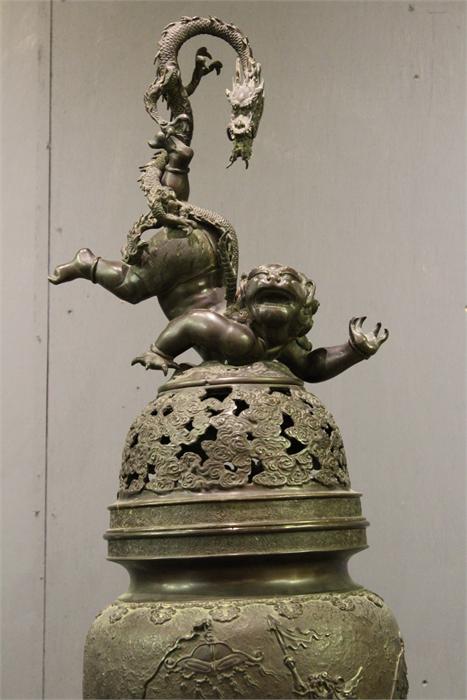 A Large floor standing Bronze Chinese / oriental temple Censer / Incense burner and cover. dragon, - Image 8 of 78