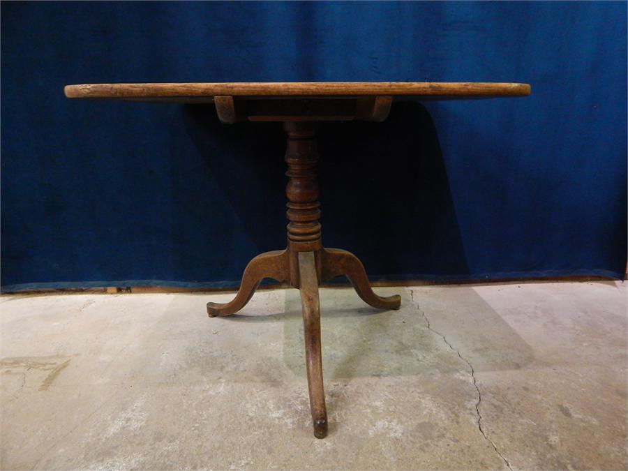 19th century Oak tilt top table. - Image 5 of 6