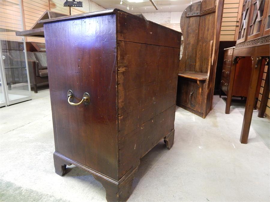 Small Mahogany Bachelors Chest with Carrying Handles. Chest of drawers with replaced cast handles in - Image 5 of 18