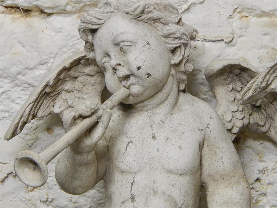 A pair of winged stone-effect resin flying cherubs / putti. Modern - Image 2 of 2