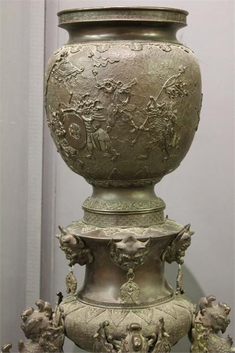 A Large floor standing Bronze Chinese / oriental temple Censer / Incense burner and cover. dragon, - Image 41 of 78