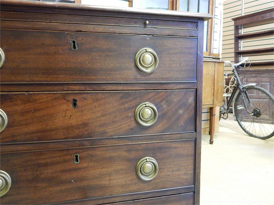 Small Mahogany Bachelors Chest with Carrying Handles. Chest of drawers with replaced cast handles in - Image 8 of 18