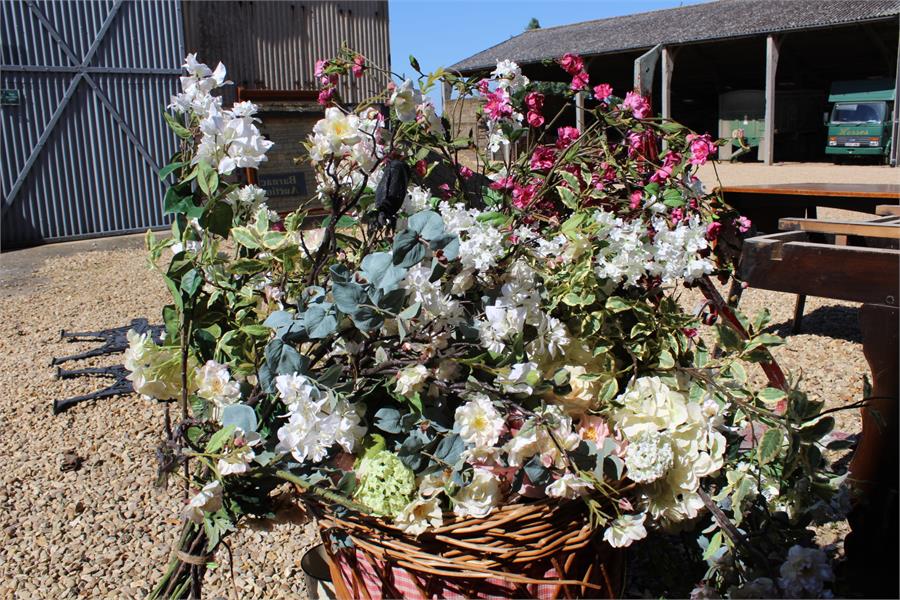 artificial flowers and containers / basket - Image 3 of 5