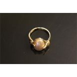 Majorcan / Majorca pearl in yellow metal mount ring